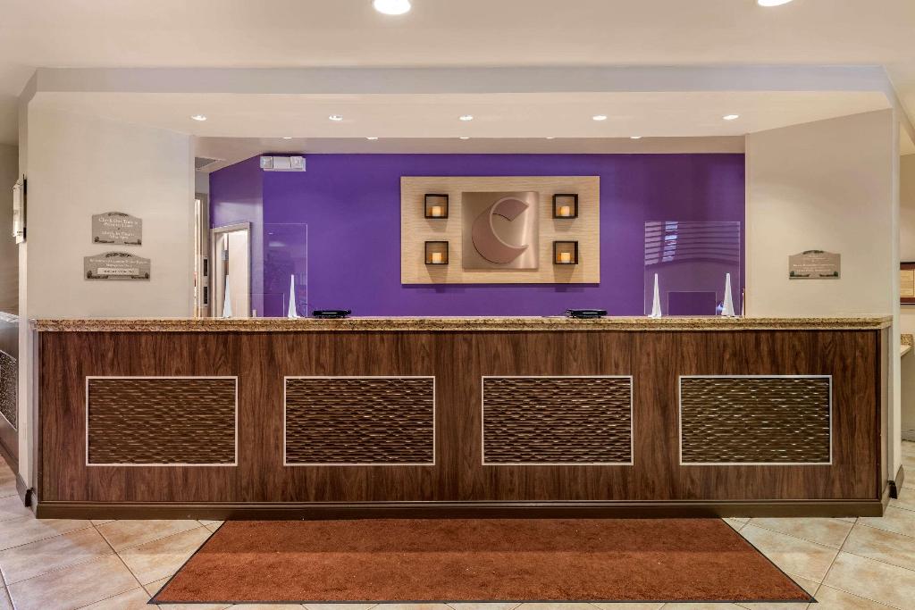 Comfort Suites Maingate East photo 18