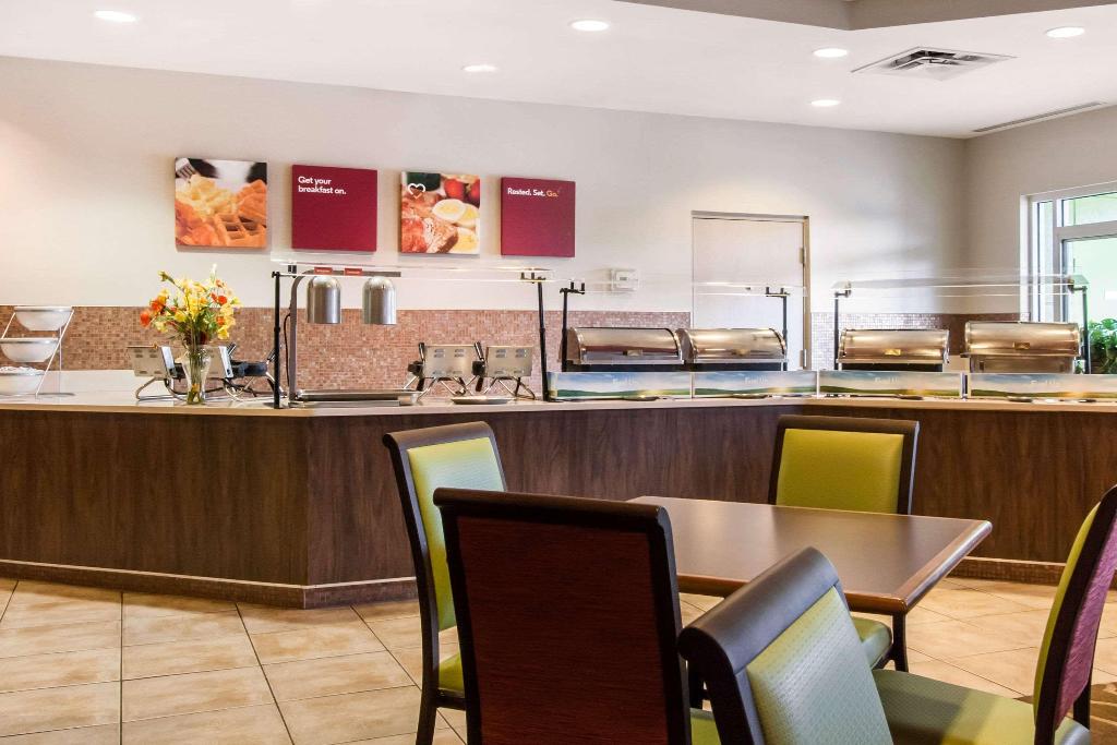 Comfort Suites Maingate East photo 54