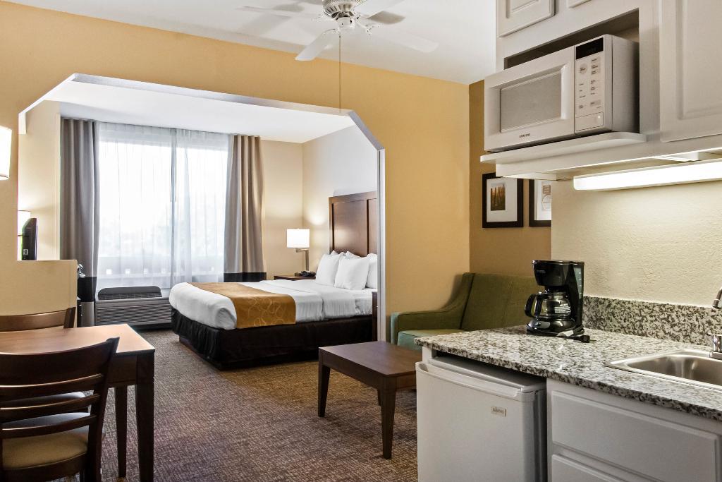 Comfort Suites Maingate East photo 80