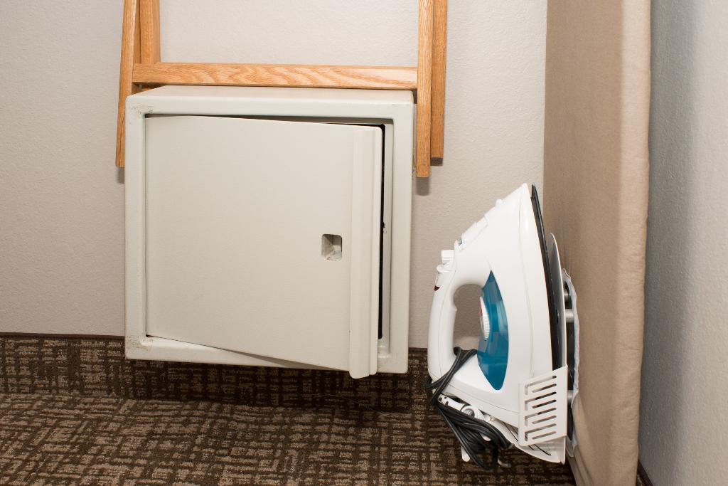 Comfort Suites Maingate East photo 92