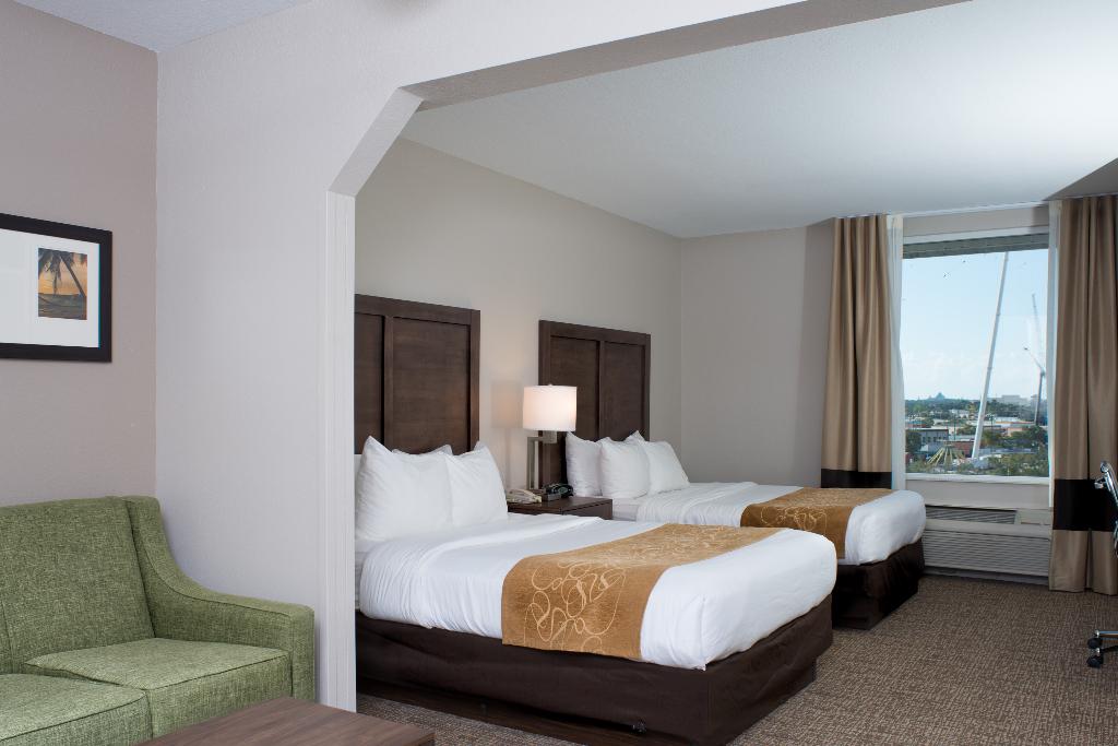 Comfort Suites Maingate East photo 42