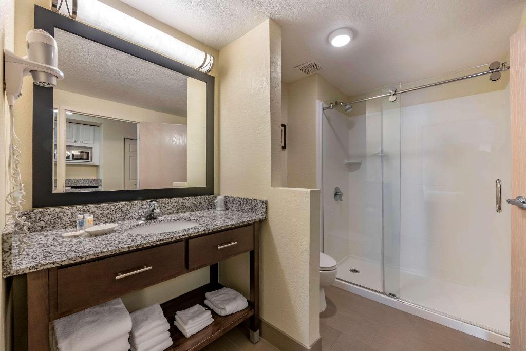 Comfort Suites Maingate East photo 103