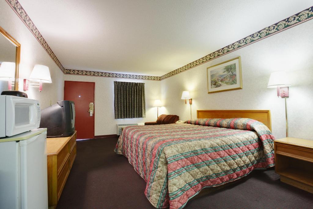 Americas Best Value Inn & Suites Macon at Eisenhow