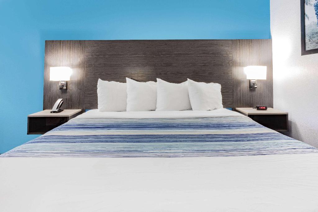 AmericInn by Wyndham Quincy