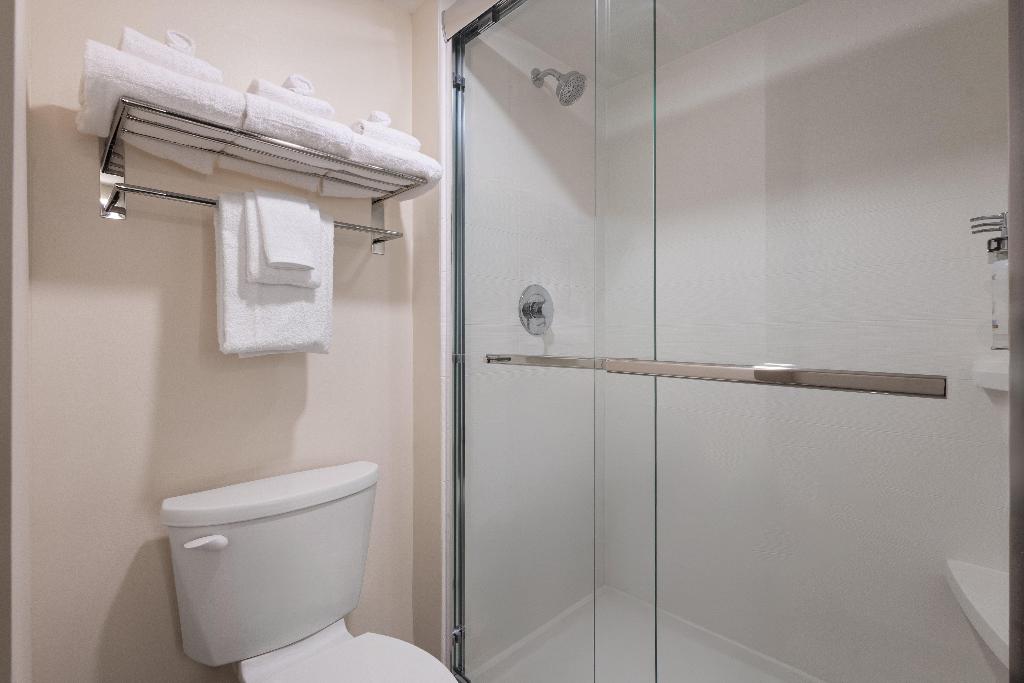 Holiday Inn & Suites Richmond – West End