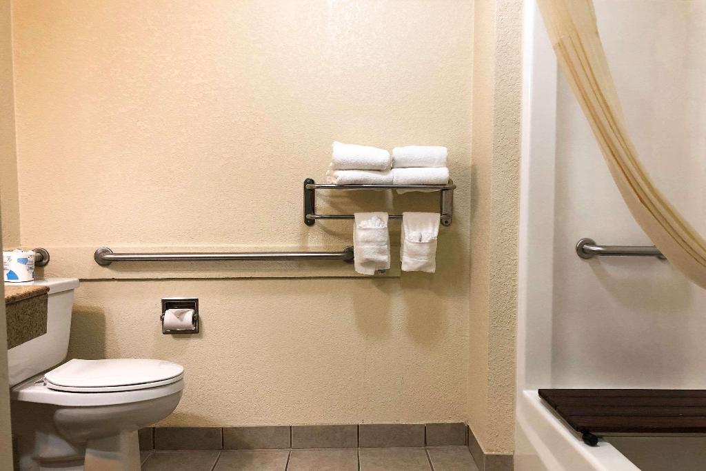 Quality Inn I-70 at Wanamaker