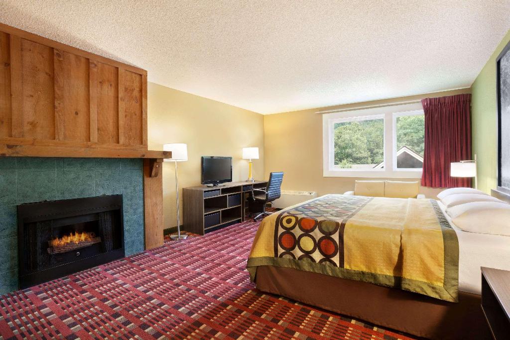 Super 8 by Wyndham Cherokee