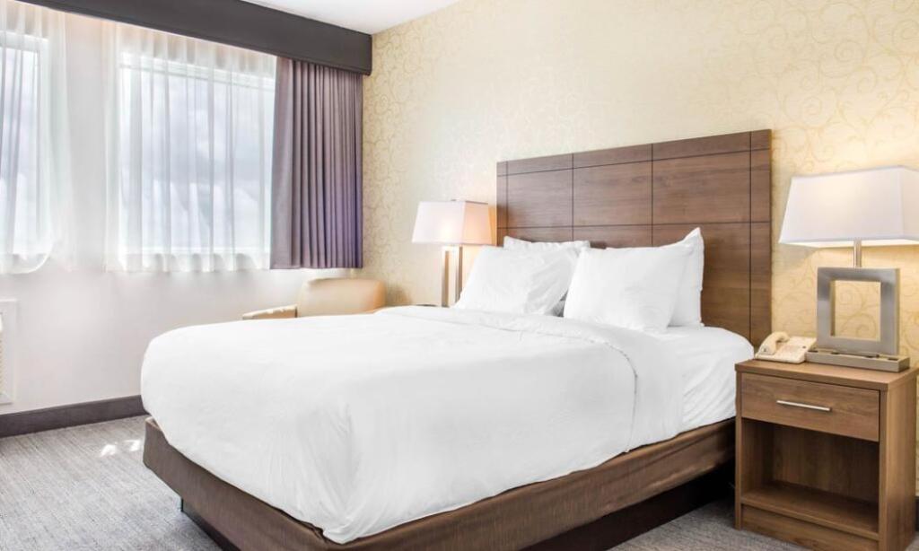 Quality Hotel Dorval Aeroport