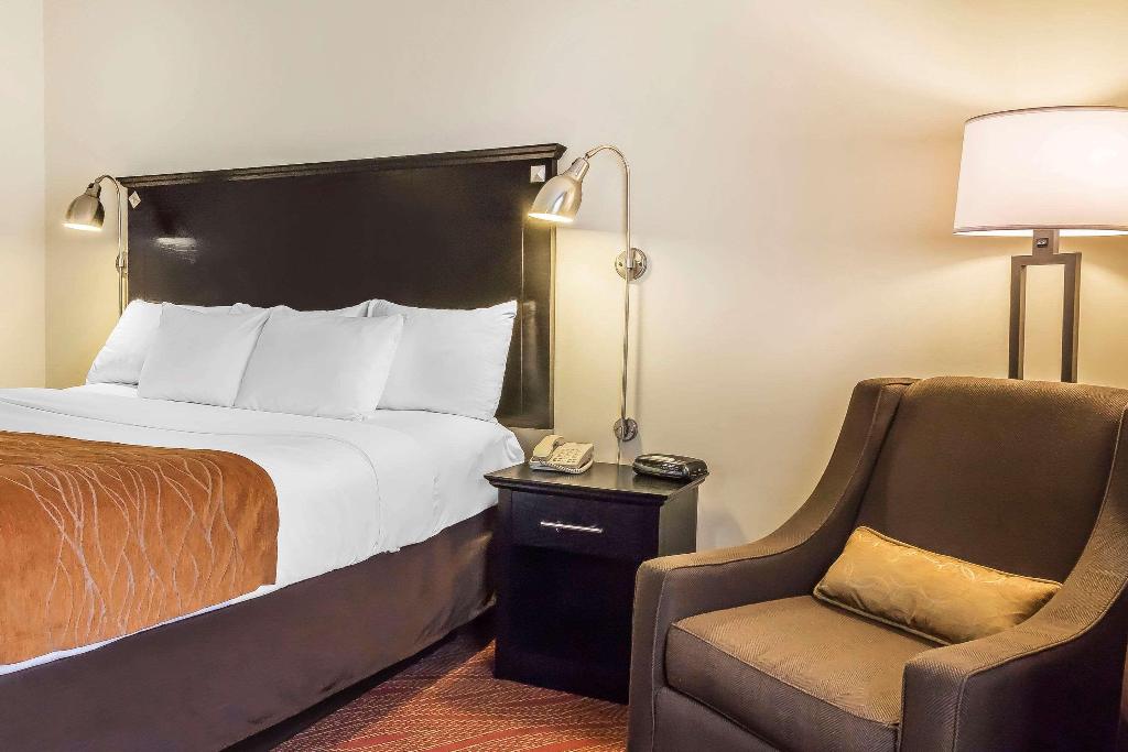 Comfort Inn & Suites Airport La Guardia Airport