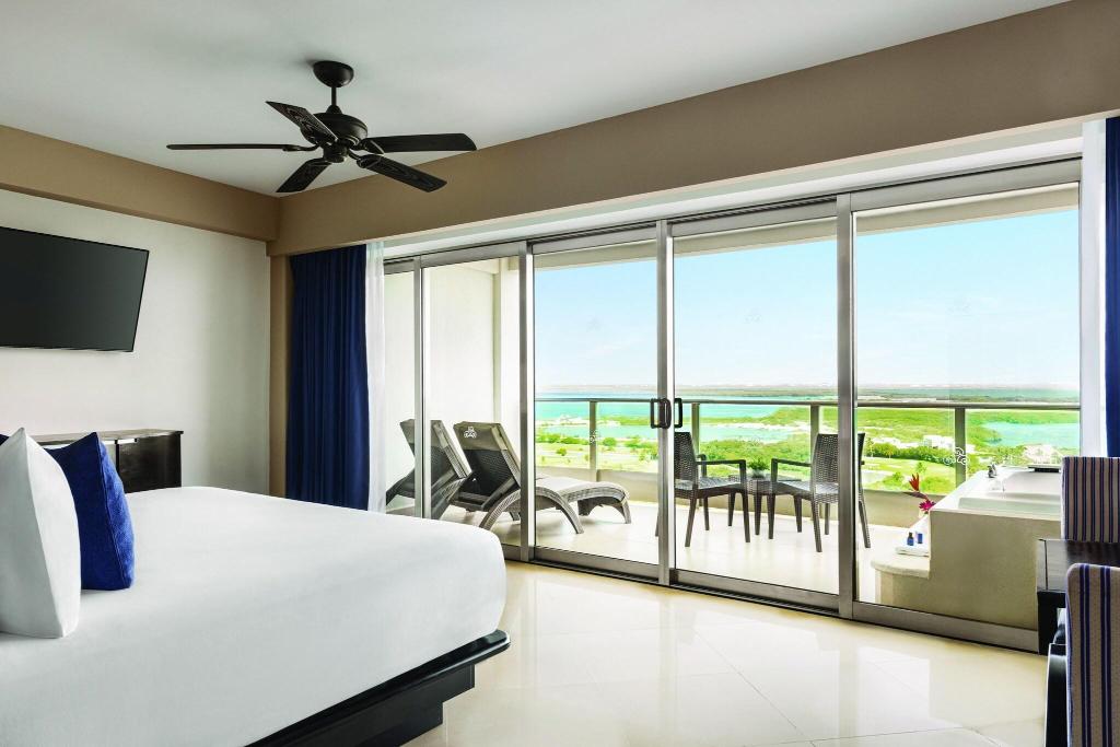 Seadust Cancun Family Resort