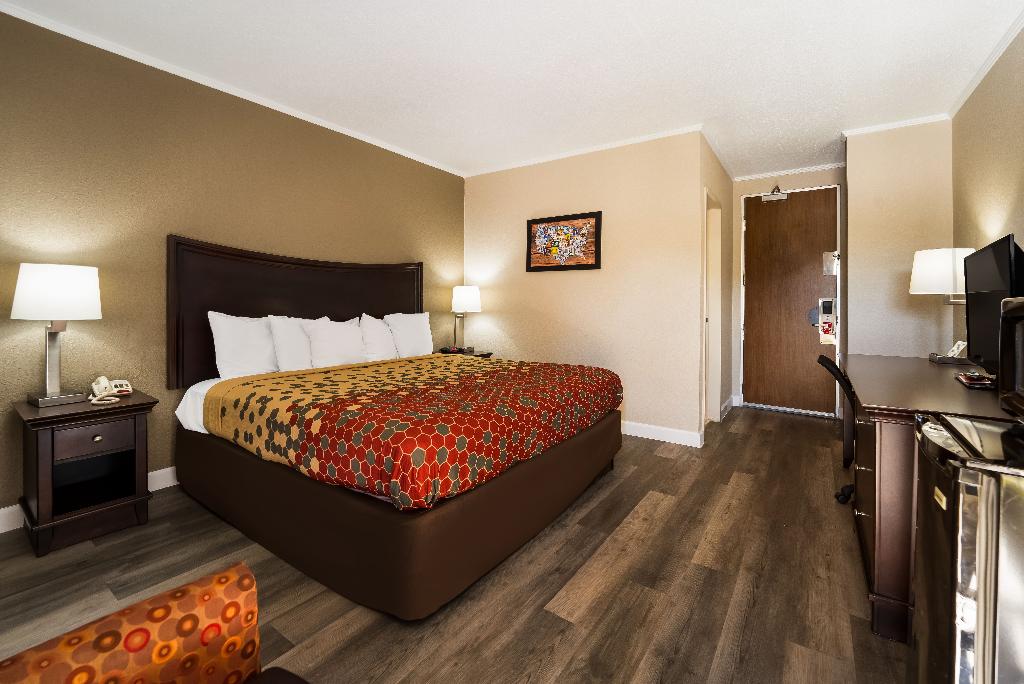 Perry Inn & Suites National Fairground I 75