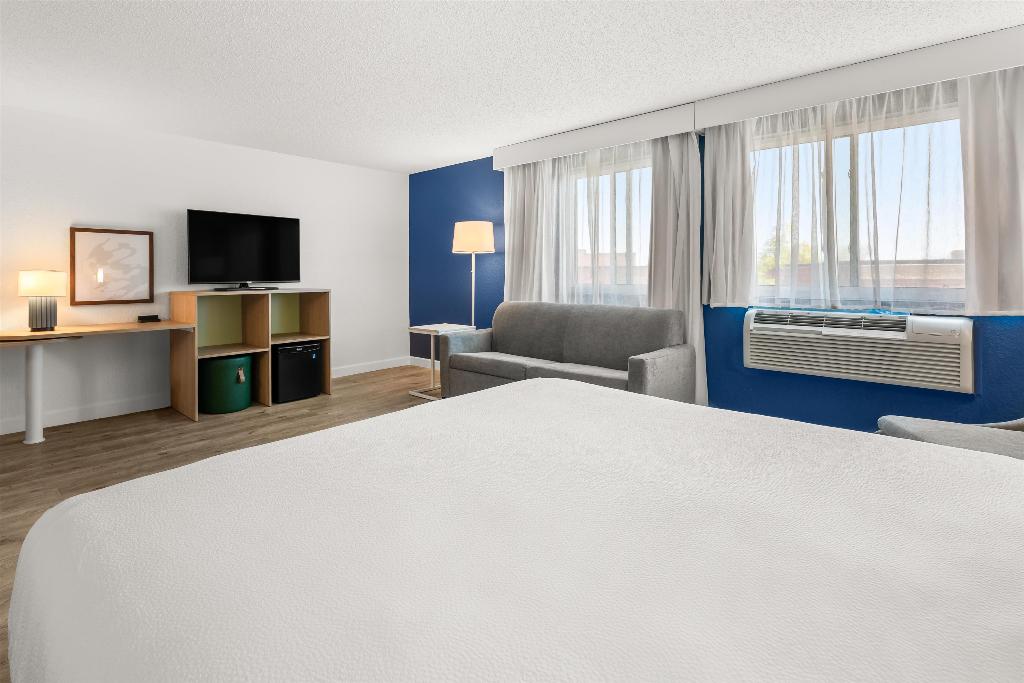 Spark by Hilton Eden Prairie