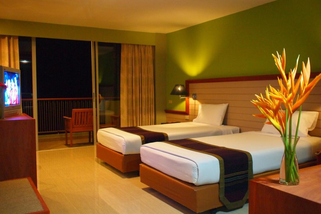 Long Beach Cha Am Hotel