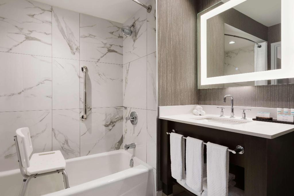 Embassy Suites by Hilton Toronto Airport