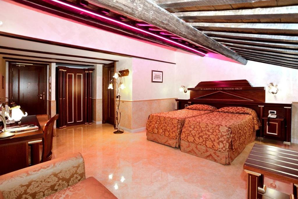 Hotel Pantheon, Italien, Rom. Großes 2