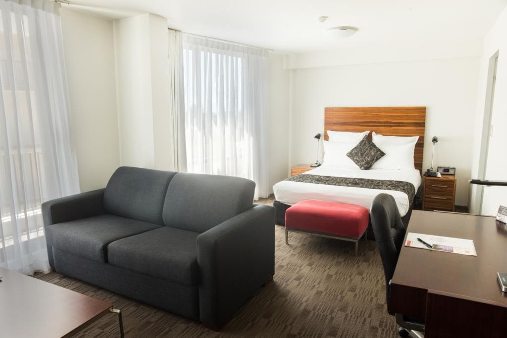 Cambridge Hotel
