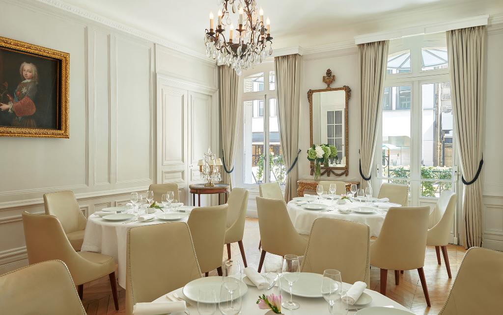Hotel Lancaster, Frankreich, Paris. Großes 24