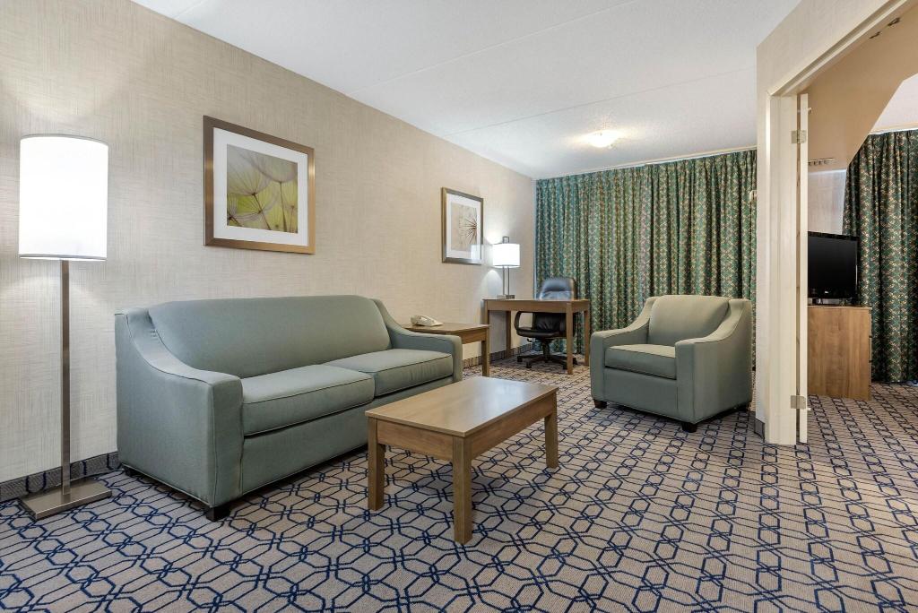 Quality Suites Whitby
