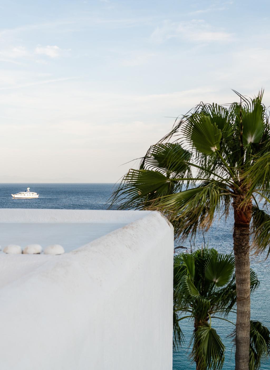Mykonos Blu, A Resort to Live