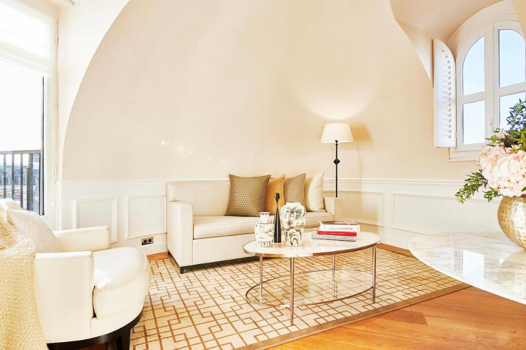 Imagem da galeria de Grand Hotel Du Palais Royal 