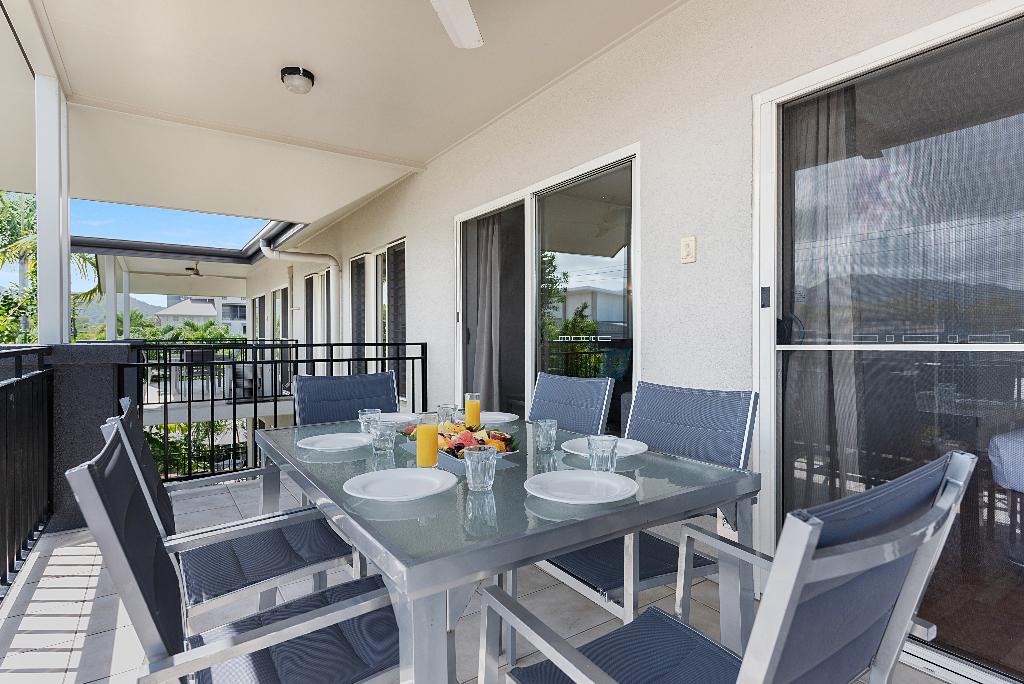 Bay Village Tropical Retreat & Apartments