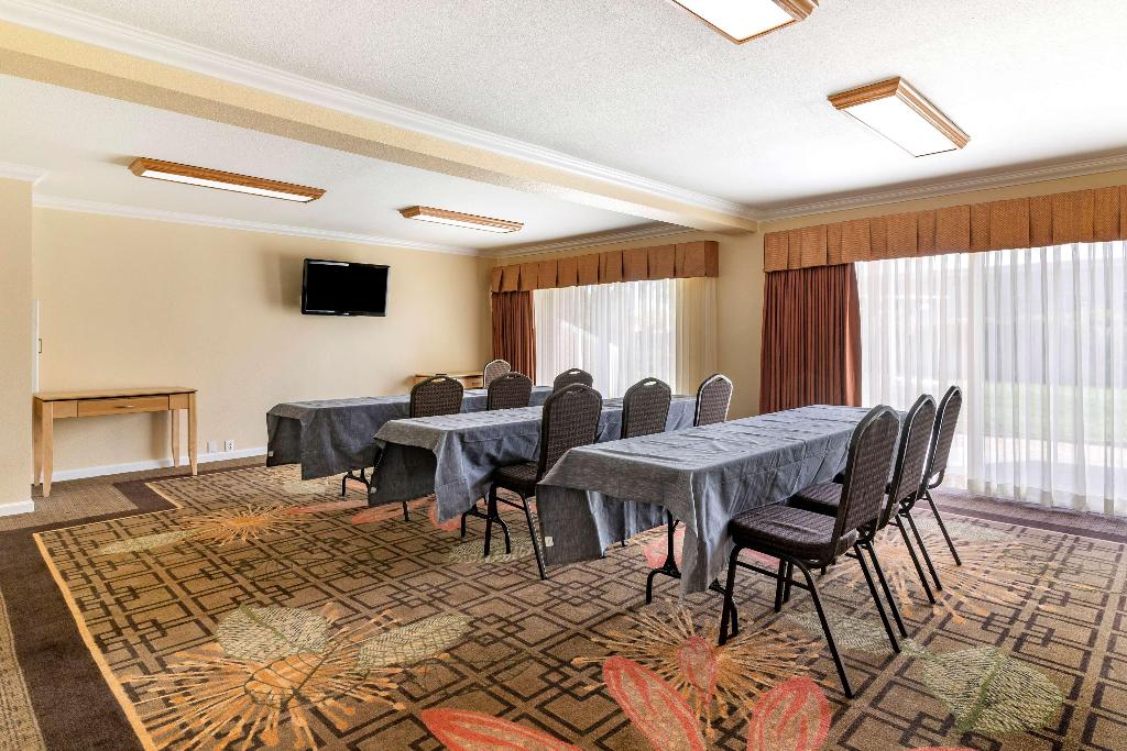 BEST WESTERN PLUS Garden Court Inn
