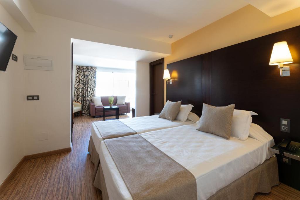 Nautic Hotel