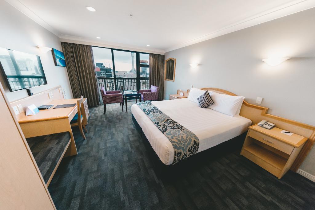 Parkside Hotel & Apartments