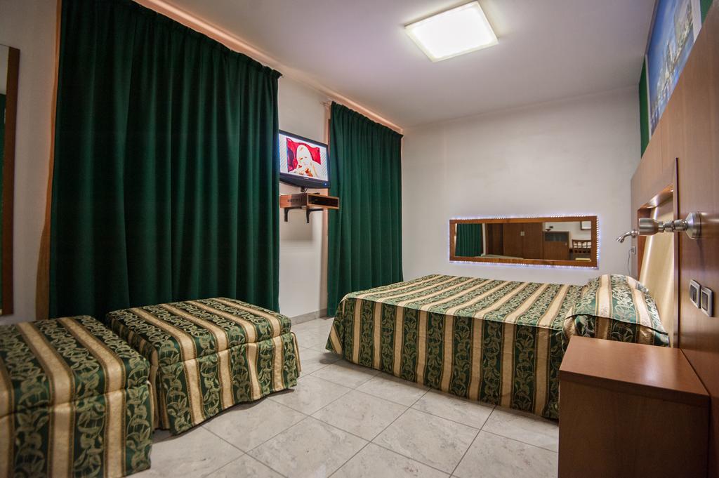 Orange Motel