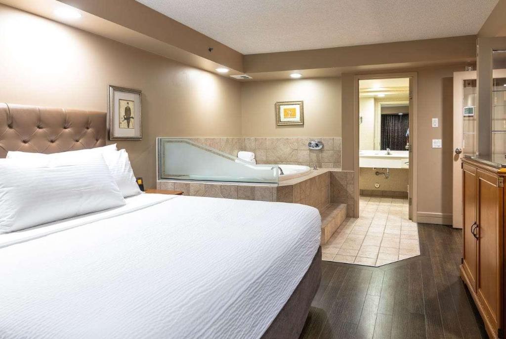 Royal Hotel West Edmonton Trademark Collection