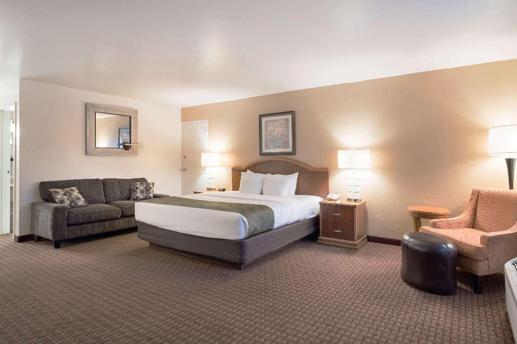 Quality Inn & Suites Lake Havasu City