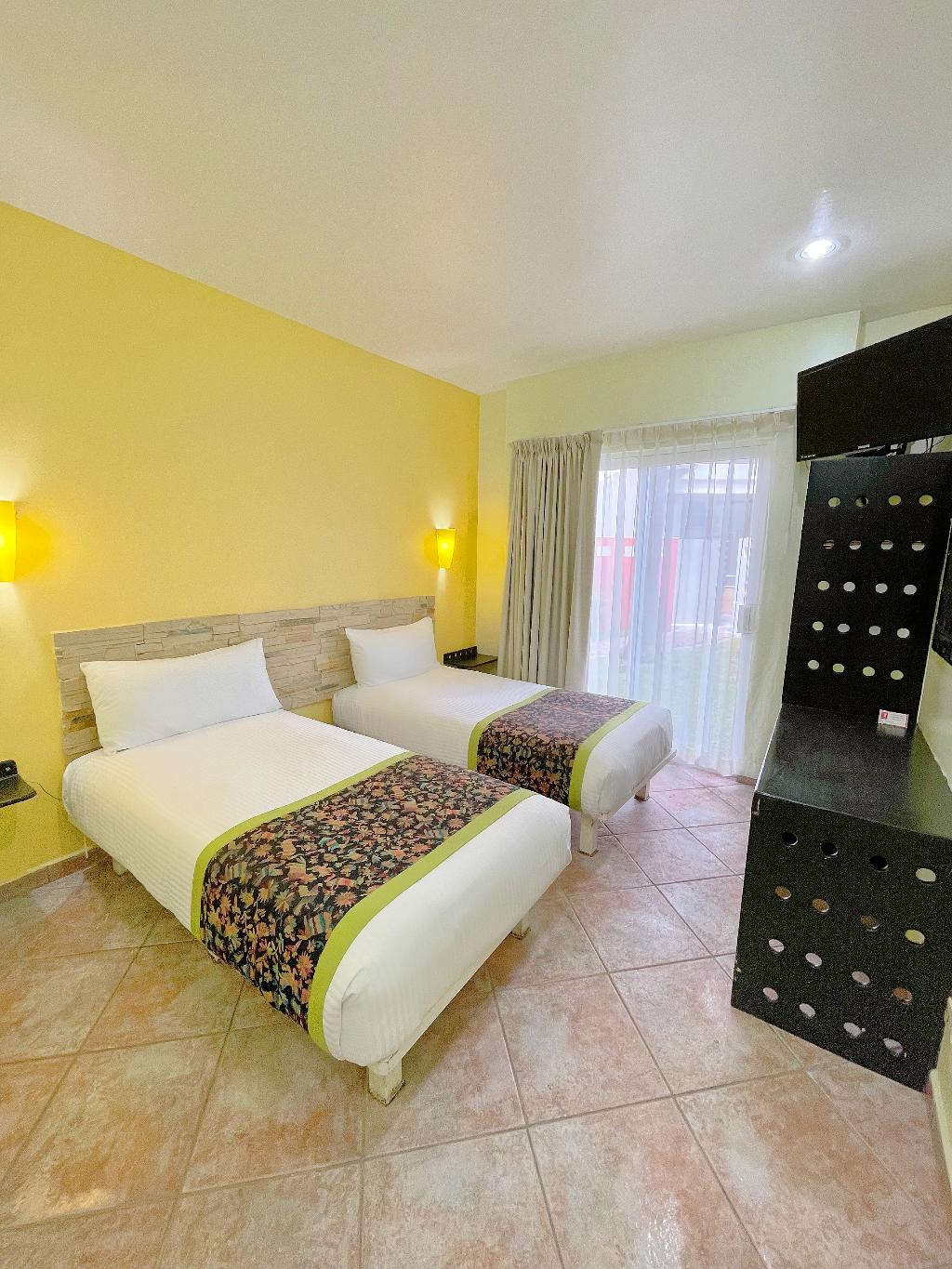 Seven Crown Express & Suites Cabo San Lucas