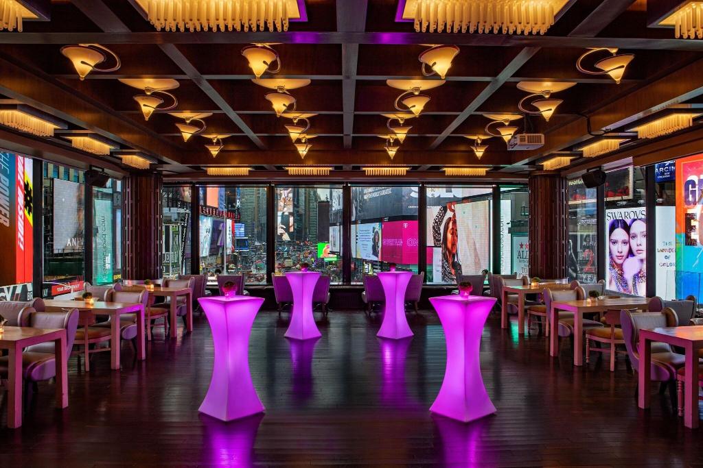 Imagem da galeria de Renaissance New York Times Square Hotel