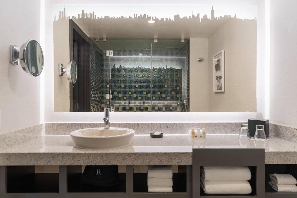 Imagem da galeria de Renaissance New York Times Square Hotel