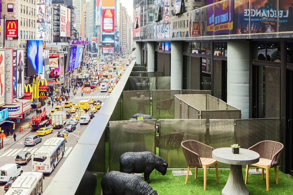 Imagem da galeria de Renaissance New York Times Square Hotel