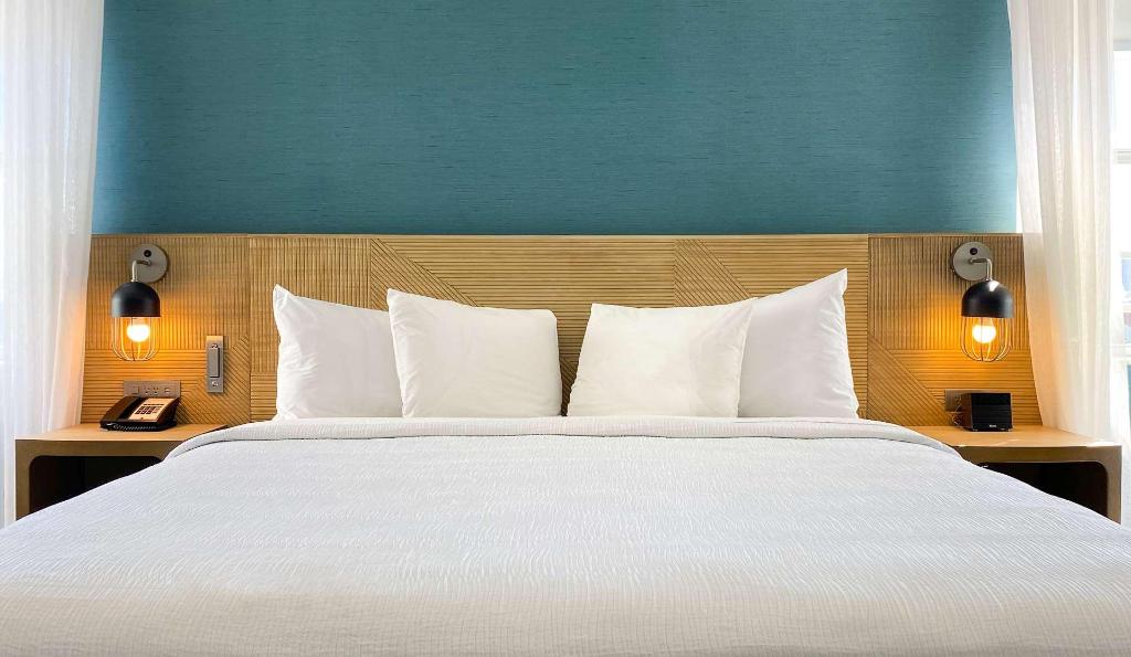 Marseilles Beachfront Hotel