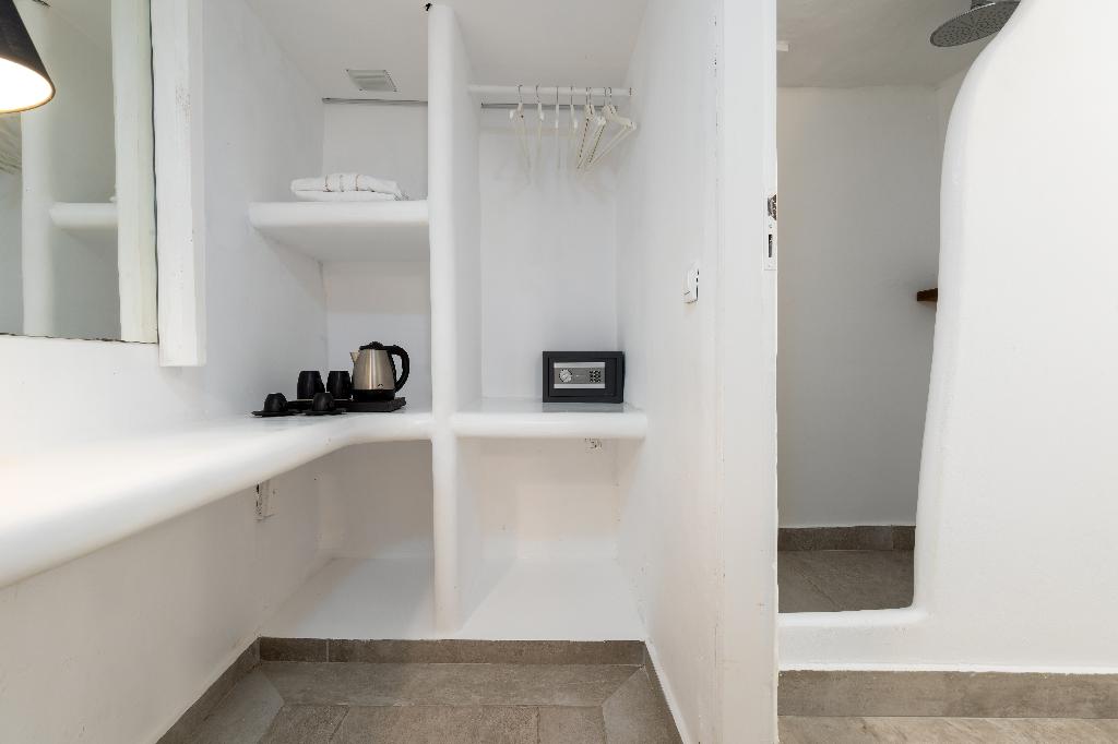Amaze Suites