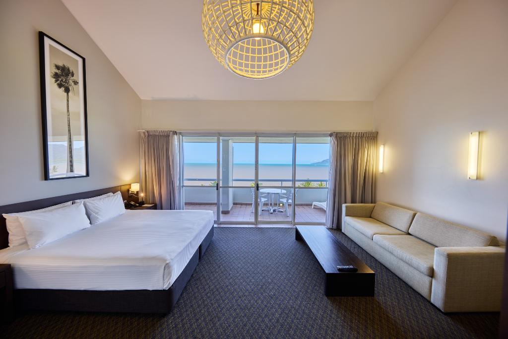 Cairns Harbourside Hotel