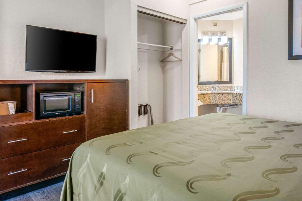 Quality Inn & Suites Baymeadows