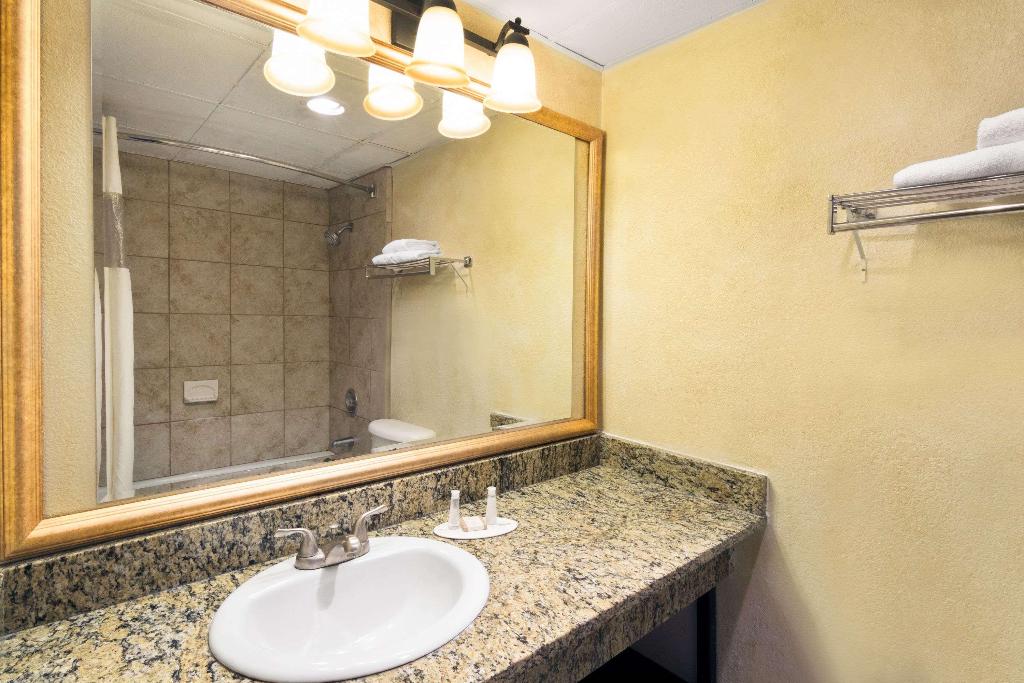 Ramada By Wyndham Austin South