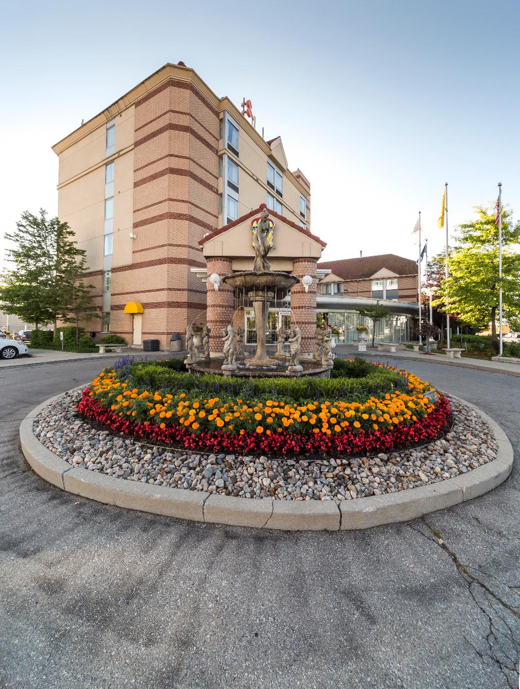 Monte Carlo Inn Airport Suites