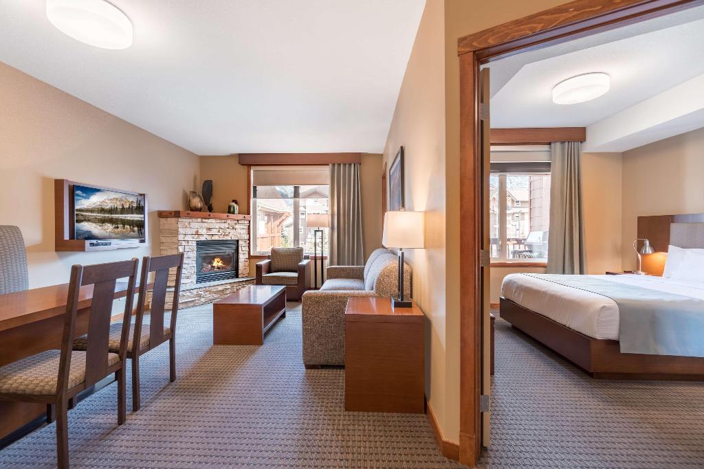 Falcon Crest Lodge