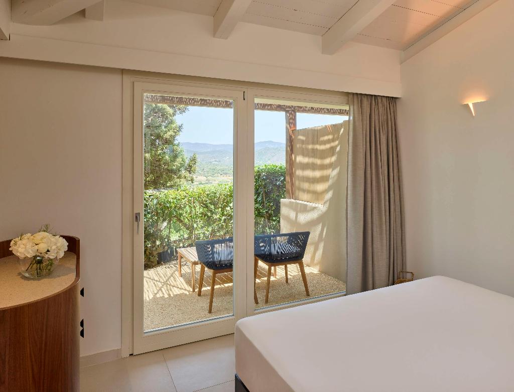 Baia di Chia Resort Sardinia, Curio Collection