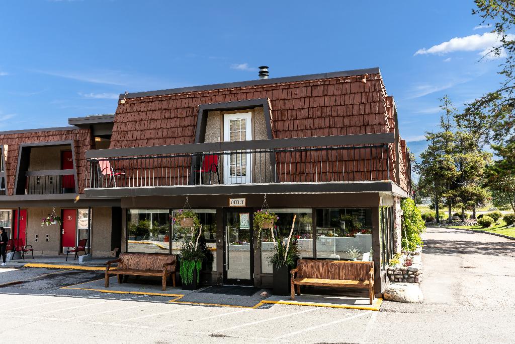 Tonquin Inn