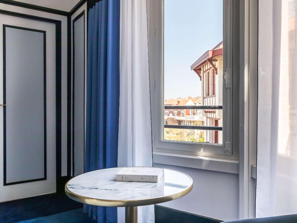 Hotel Plaza Biarritz Plage-Handwritten Collection