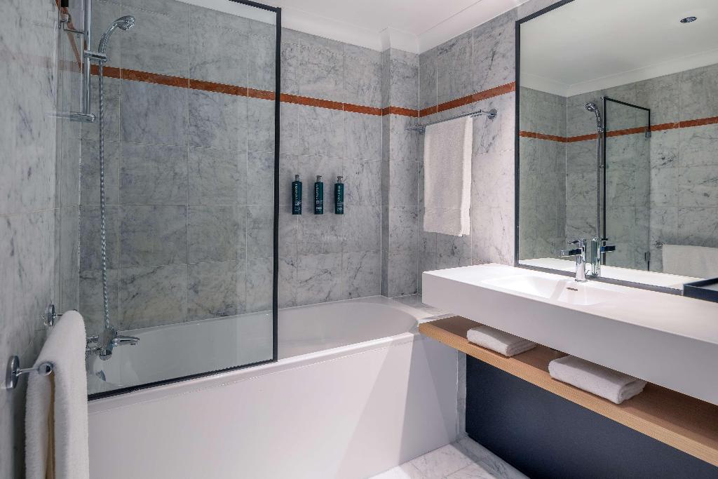 DoubleTree By Hilton Paris- Bougival