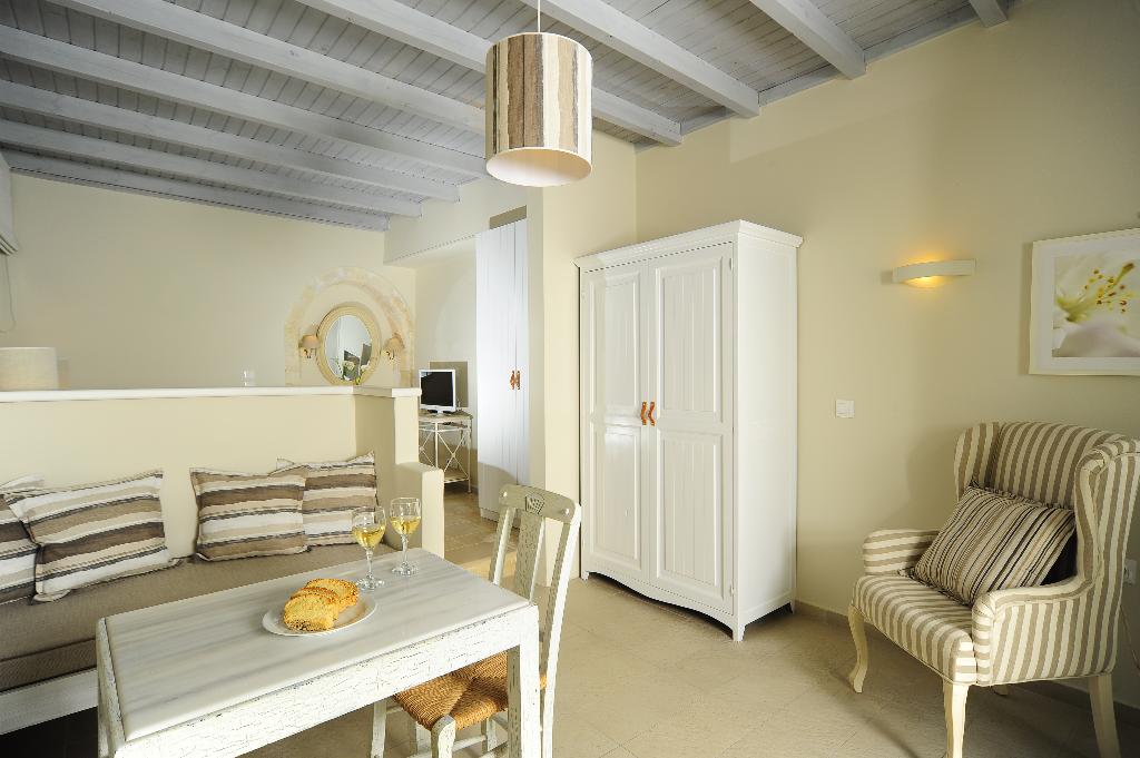 Mythos Suites Hotel