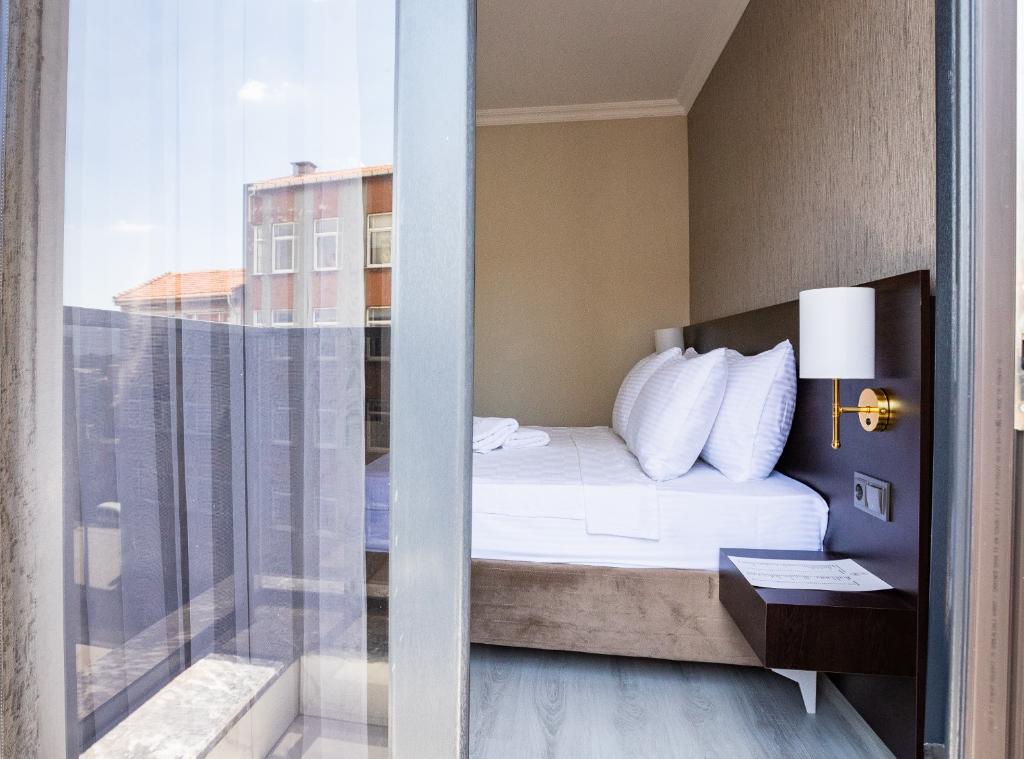 Mays Royal Hotel