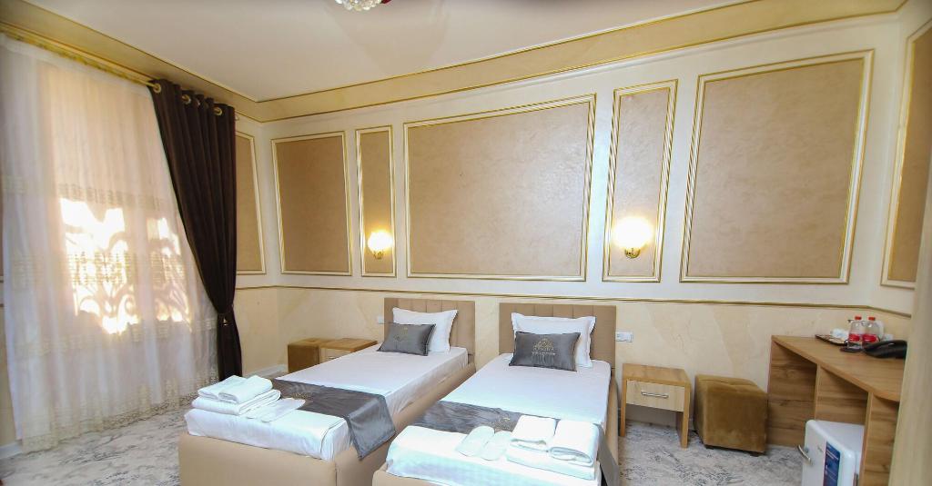 Afsona Hotel