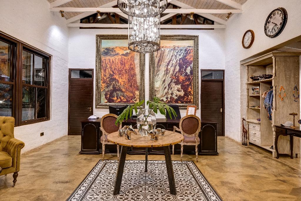 Mbano Manor Hotel Victoria Falls - Lobby